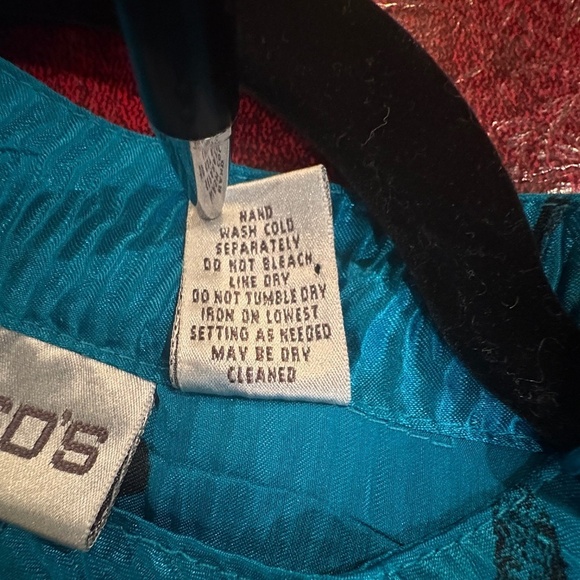 Chico's Turquoise Crinkle Button Up Blouse with Black Oriental Writing; Size XL - Picture 8 of 9